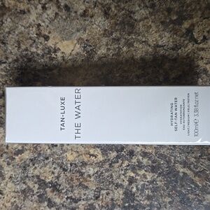 NWT TAN-LUXE: The Water, Hydrating Self-Tan water: Light/medium